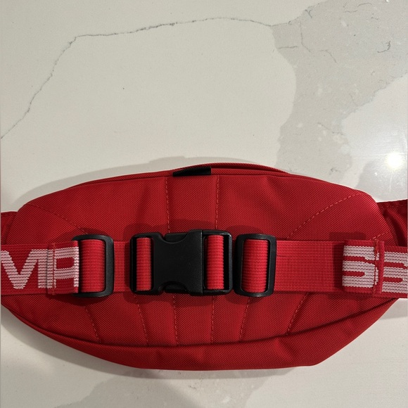Supreme Waist Bag (SS18) RED - Picture 2 of 6